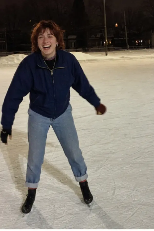 Amélie skating outdoors