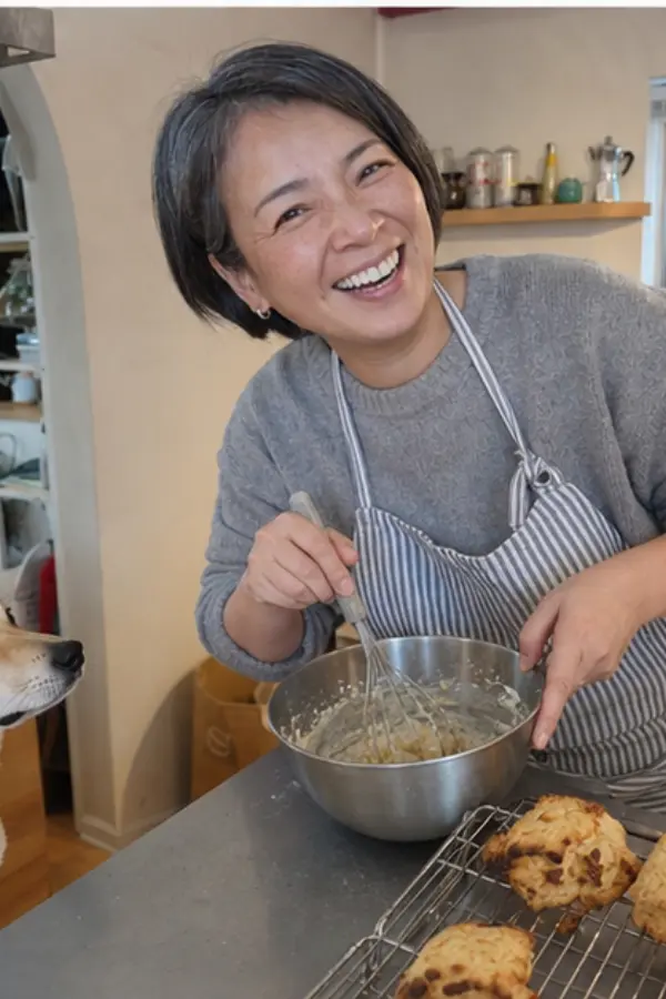 Naomi baking at home